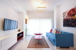Colorful 2BR in Gordon Beach by HolyGuest